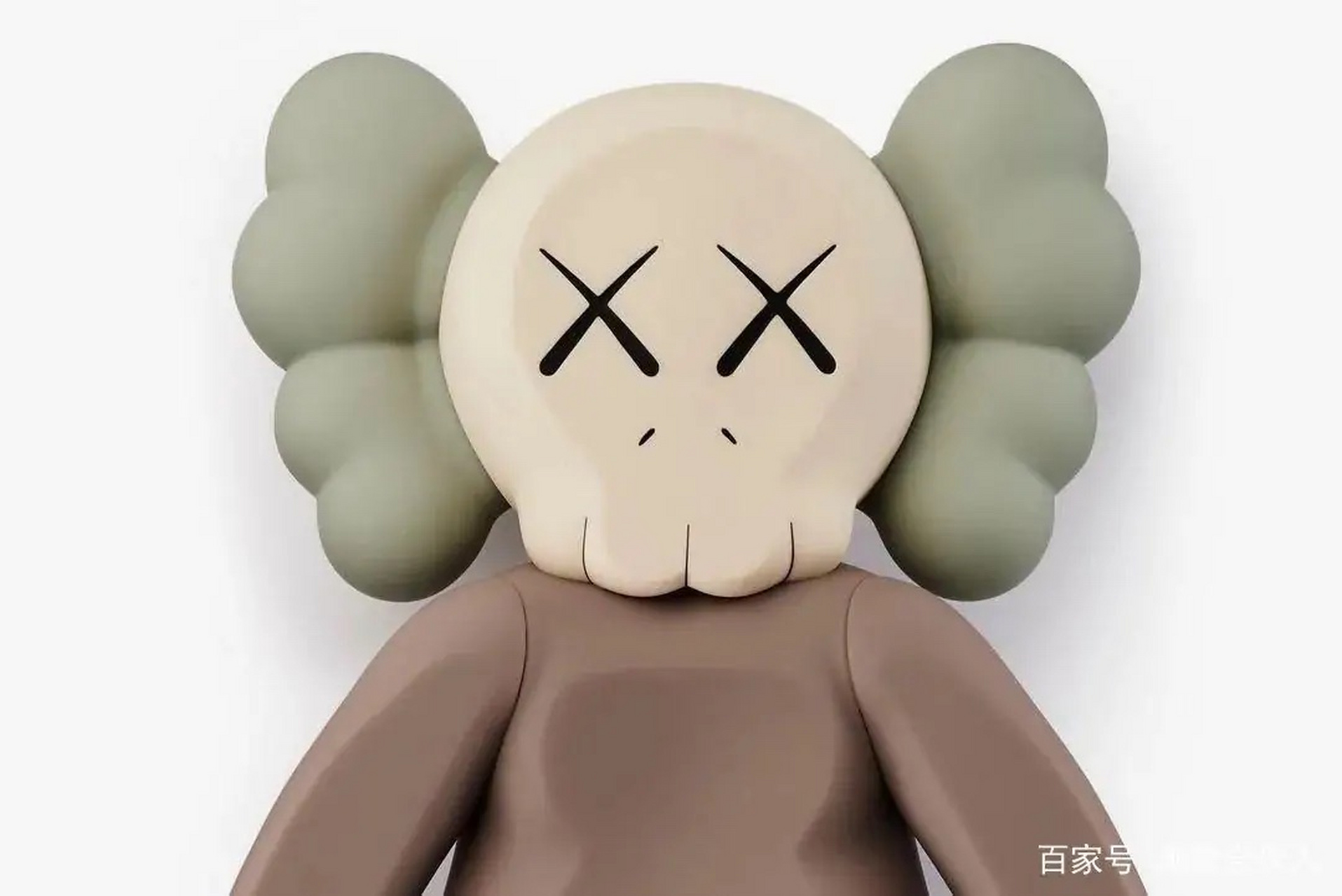 潮牌# 此前,kaws为庆祝其20周年纪念,释出一款companion玩偶的全新