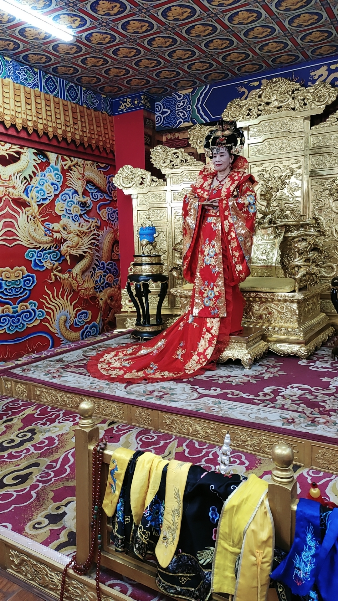 我不得不说,这样的场景让我瞬间穿越到了古代,仿佛成为了宫廷中的