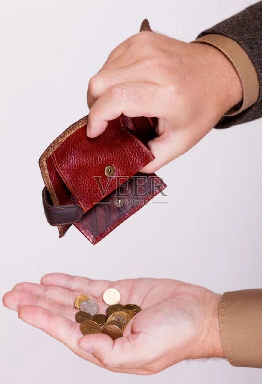 可是她总在儿女面前哭穷,说没钱用