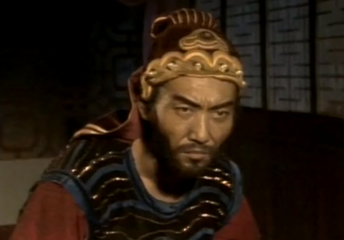 82版电影少林寺扮演王仁则的于承惠展示出了娴熟的双手剑法,又在83版