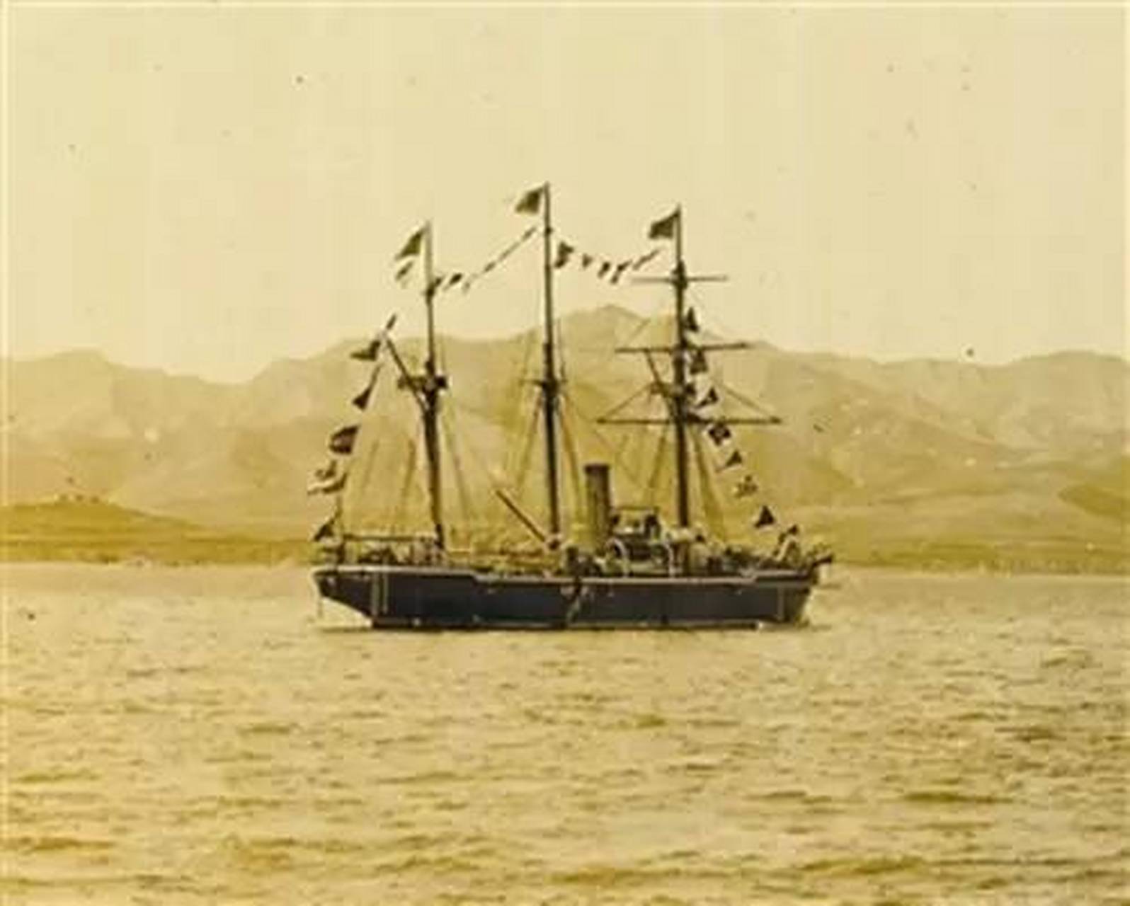 保民号巡洋舰: 长225.3尺 宽36尺 吃水14.