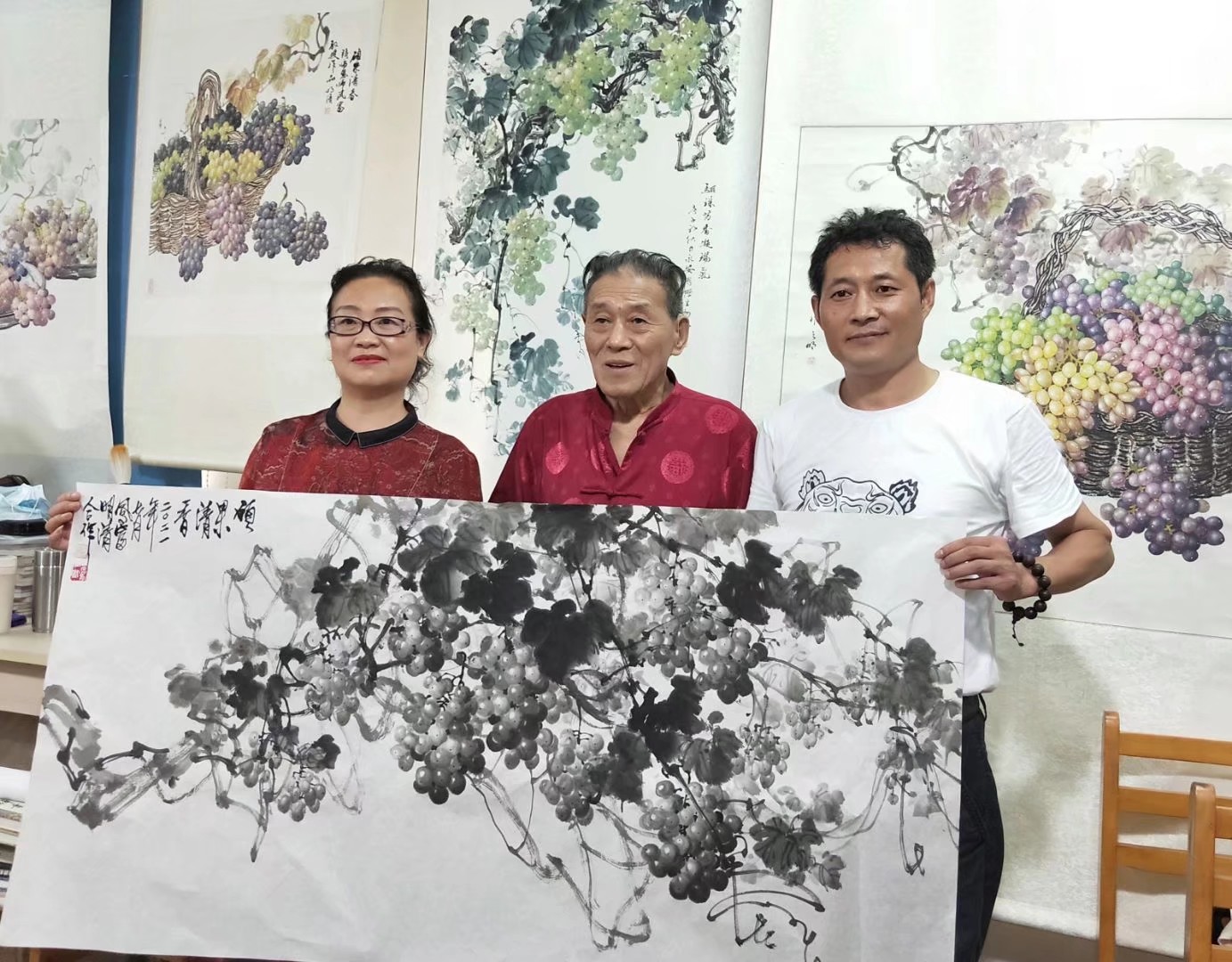 中国著名画家吴明清的葡萄精品作品珍藏版的    吴明清先生艺术简历