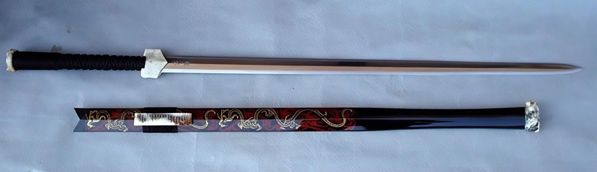 背上匣中三尺剑,为天且示不平人!