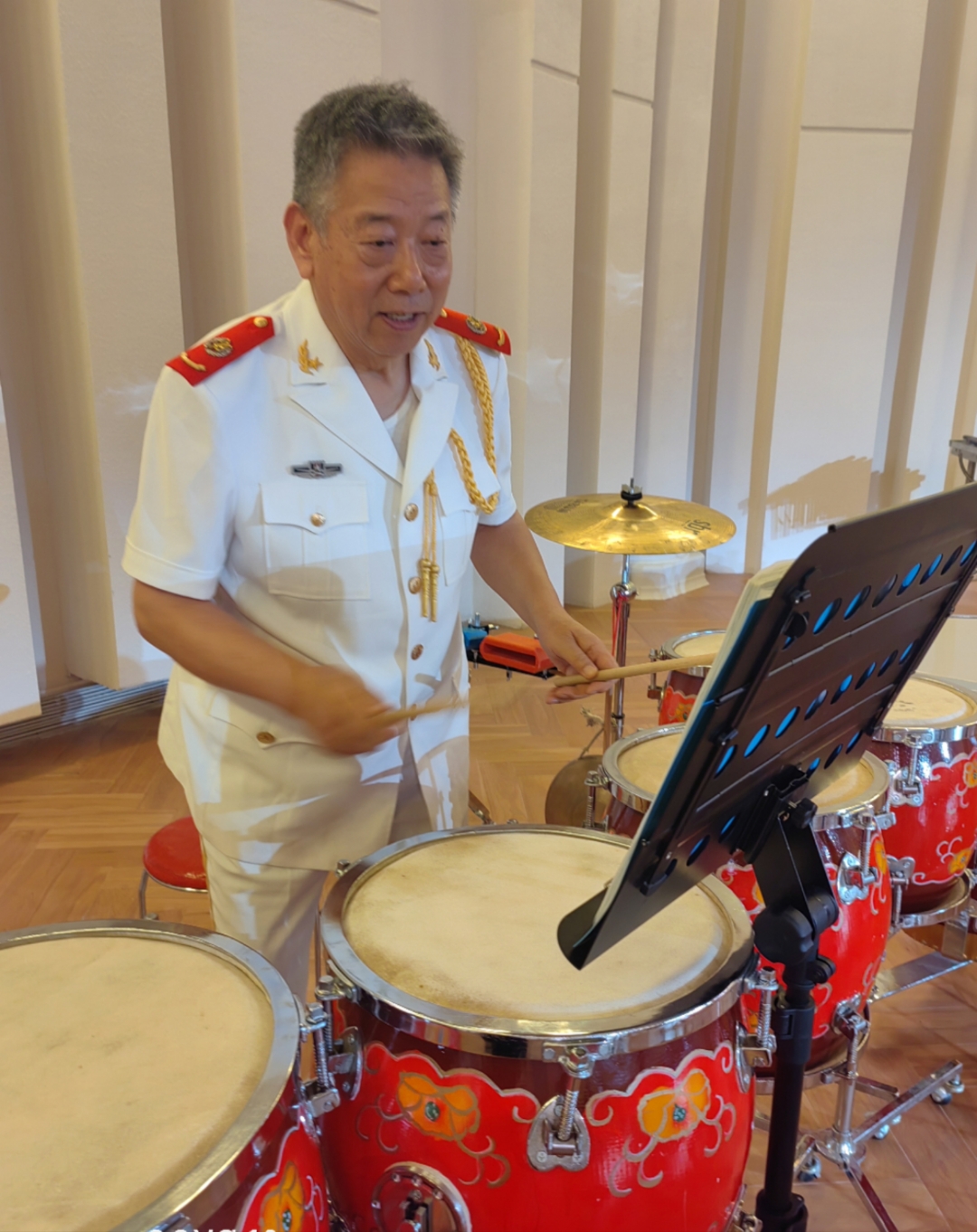 退休老干部不忘初心,继续发挥余热