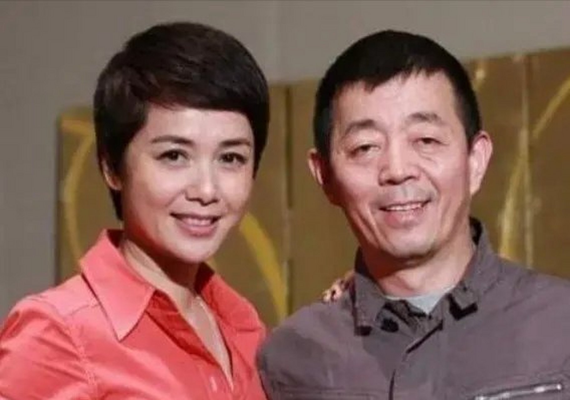 2009年深夜,导演顾长卫在小胡同"车震"被拍,为了家庭和睦,他三次打