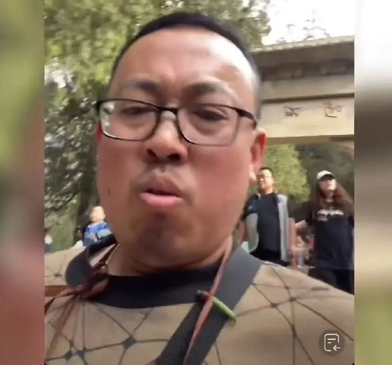 爬泰山原地不动,赚百万!