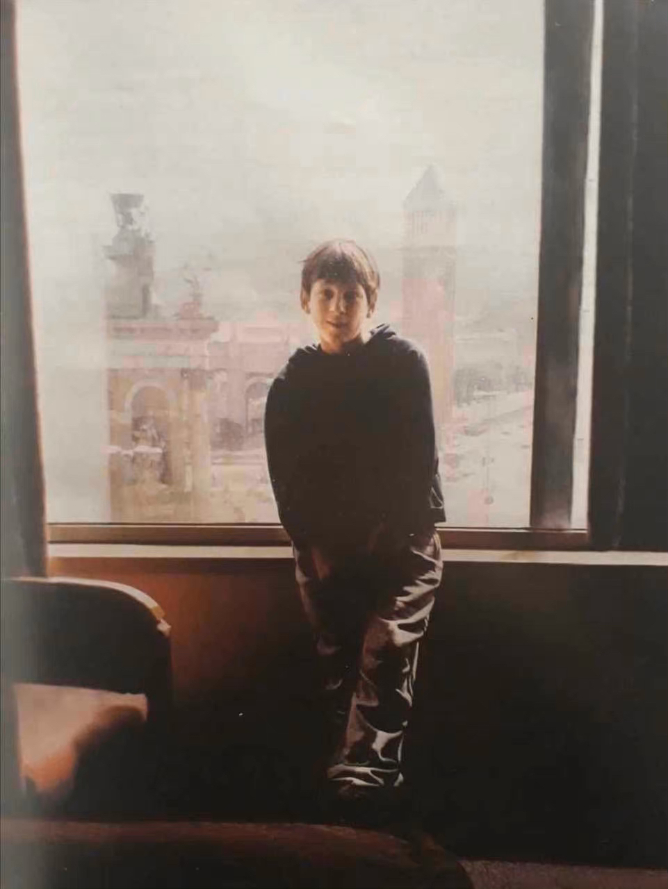 2000年,13岁的梅西第一次从阿根廷罗萨里奥来到巴塞罗那