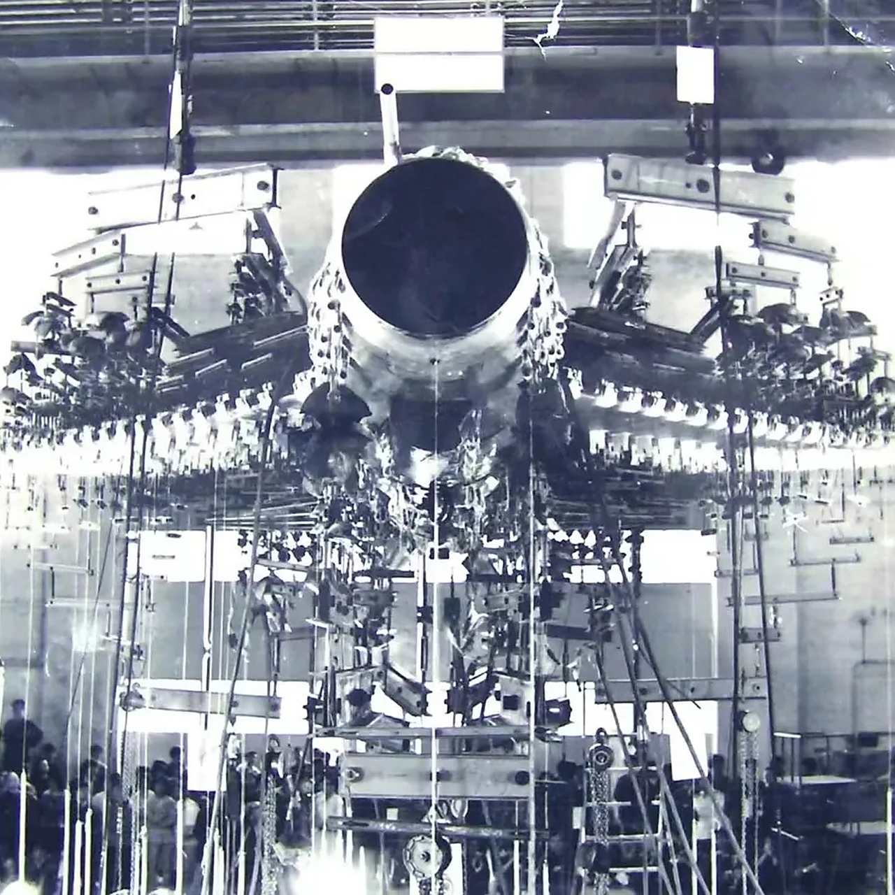 这个时期使用的静力试验方法还是比较传统的杠杆系统加