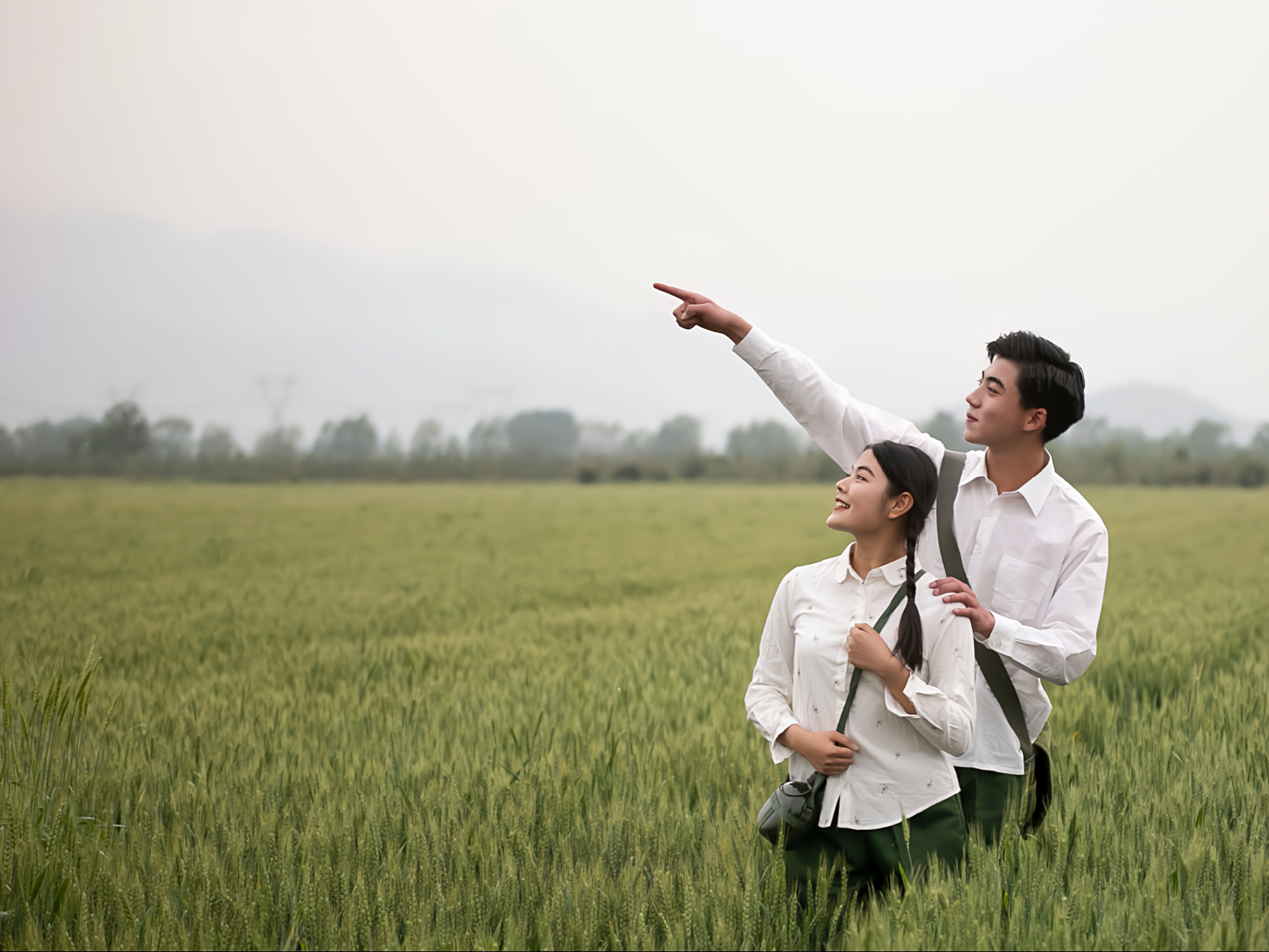 1976年,19岁村姑跟着收荒货男人,去城里打工,谁知,却被领进一家民宅