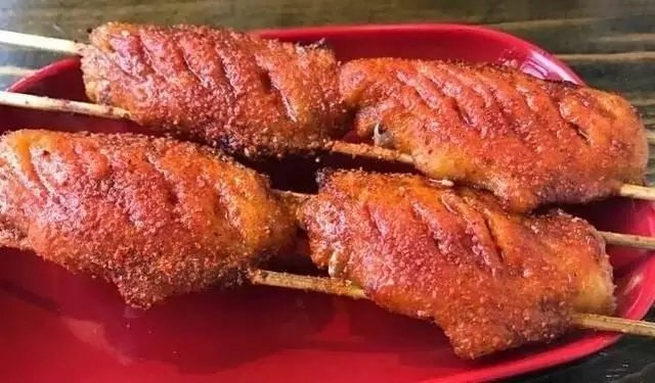 黯然销魂鸡翅 在尝试黯然销魂翅(变态辣)的时候,吃两口之后除了辣已经