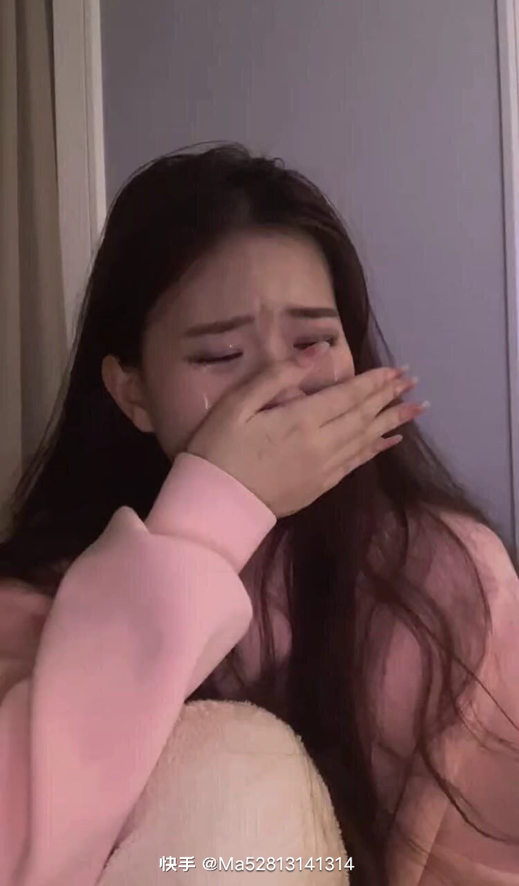 离婚后两个月,一直走不出来,每天都是哭哭啼啼的样子,自己都恨自己没