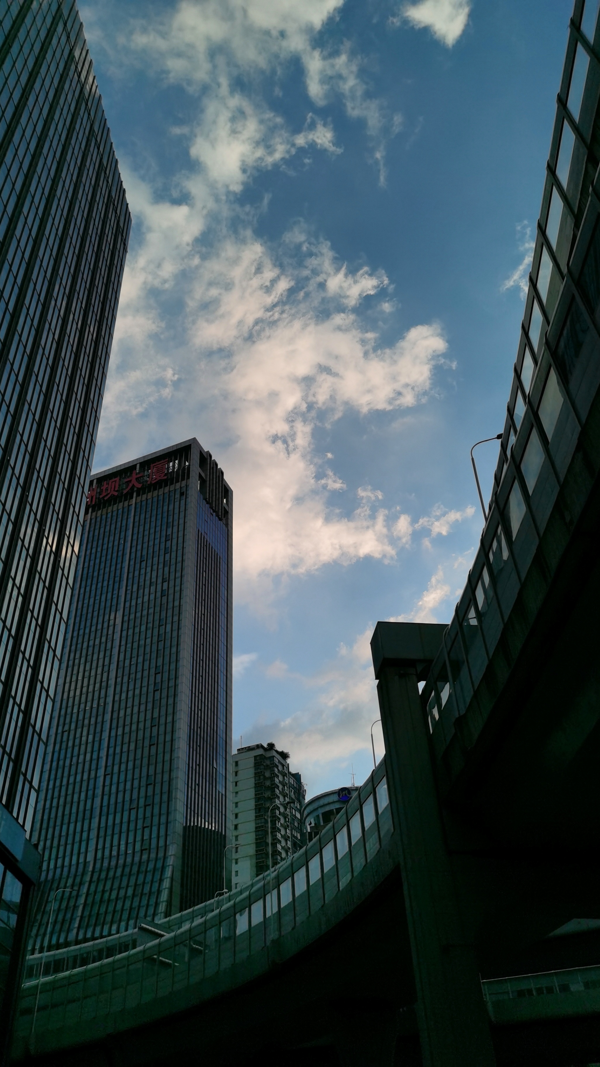 葛洲坝大厦一角