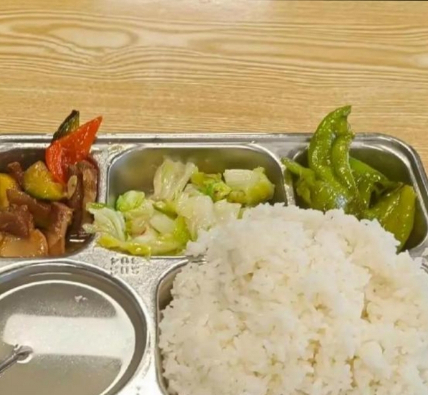 食堂的午餐,你们觉得怎么样?