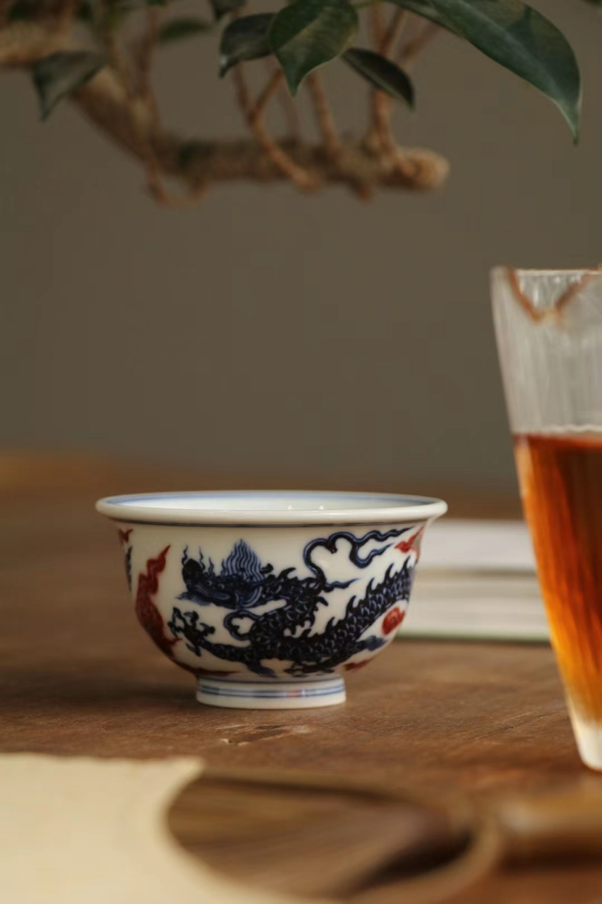 皇家御用黄地青花手绘龙纹压手杯釉里红手作祥云龙