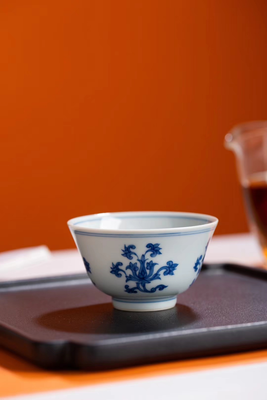 精品手绘青花瓷陶瓷主人杯景德镇功夫茶具单茶杯复古一束莲品茗杯高档