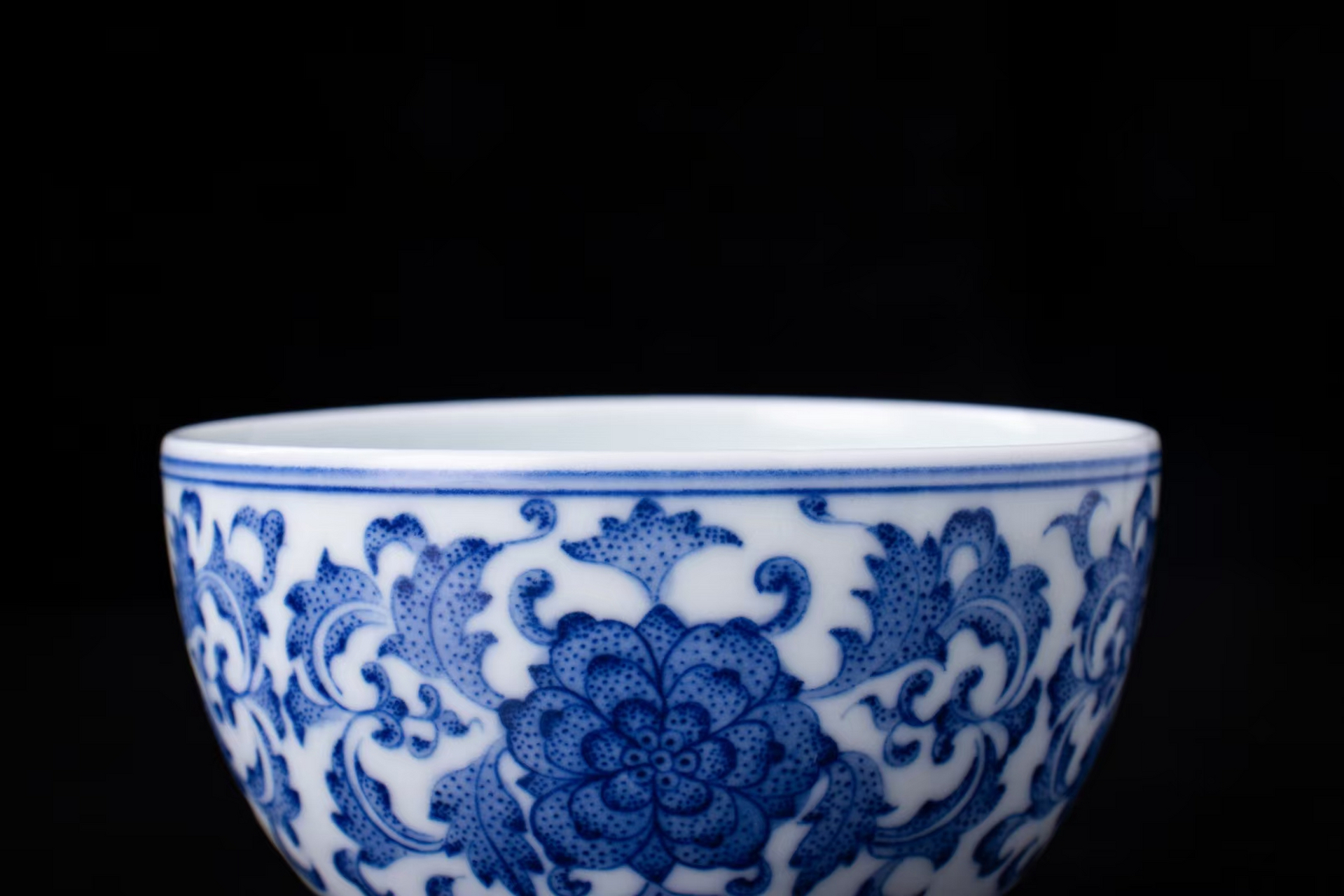 手绘青花点工缠枝莲马蹄杯景德镇手作功夫茶具经典花纹主人大号品茗