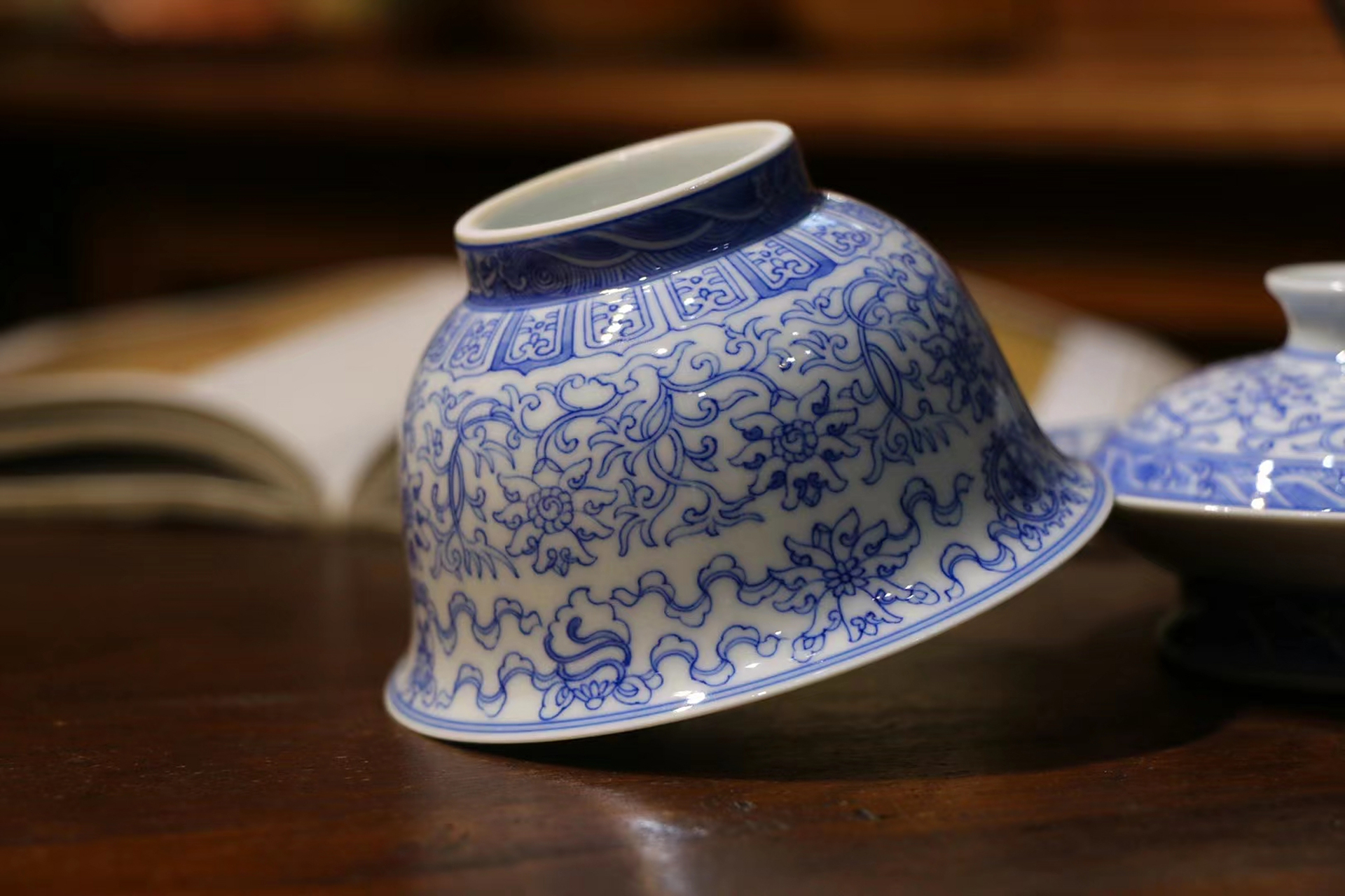 素雅淡描青花工笔满绘莲托八宝纹三才盖碗高端茶具陶