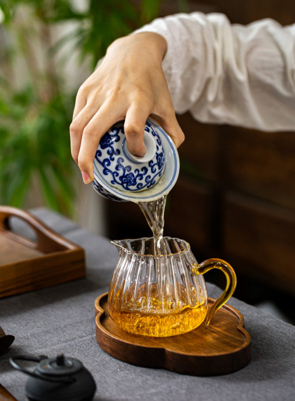 今天尝试了一款新的岩茶,高档岩茶陶瓷泡茶器具青花手绘缠枝纹两才