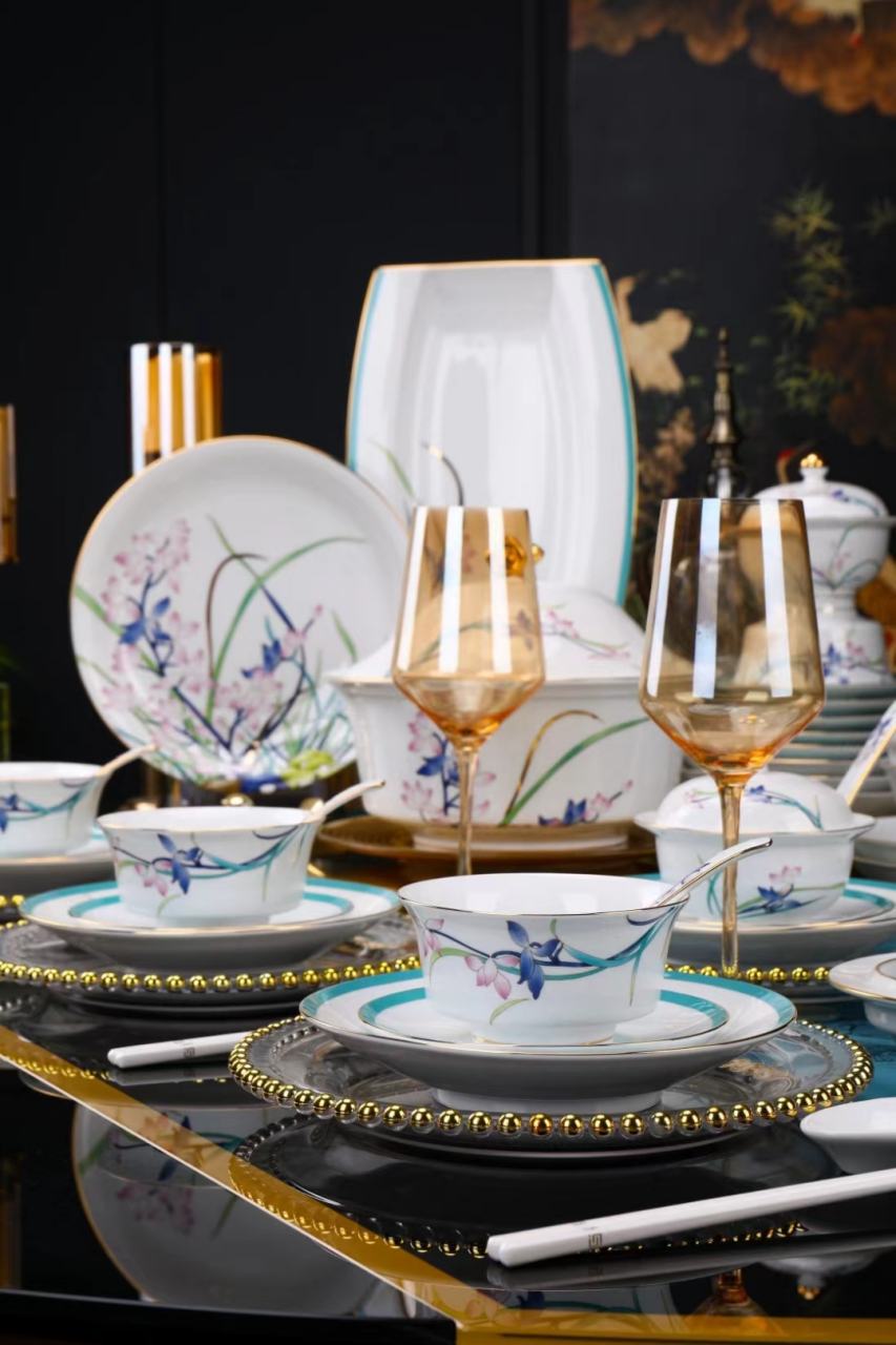 高岭土白瓷新款兰花碗碟套装家用轻奢高温餐具景德镇碗盘筷陶瓷器具