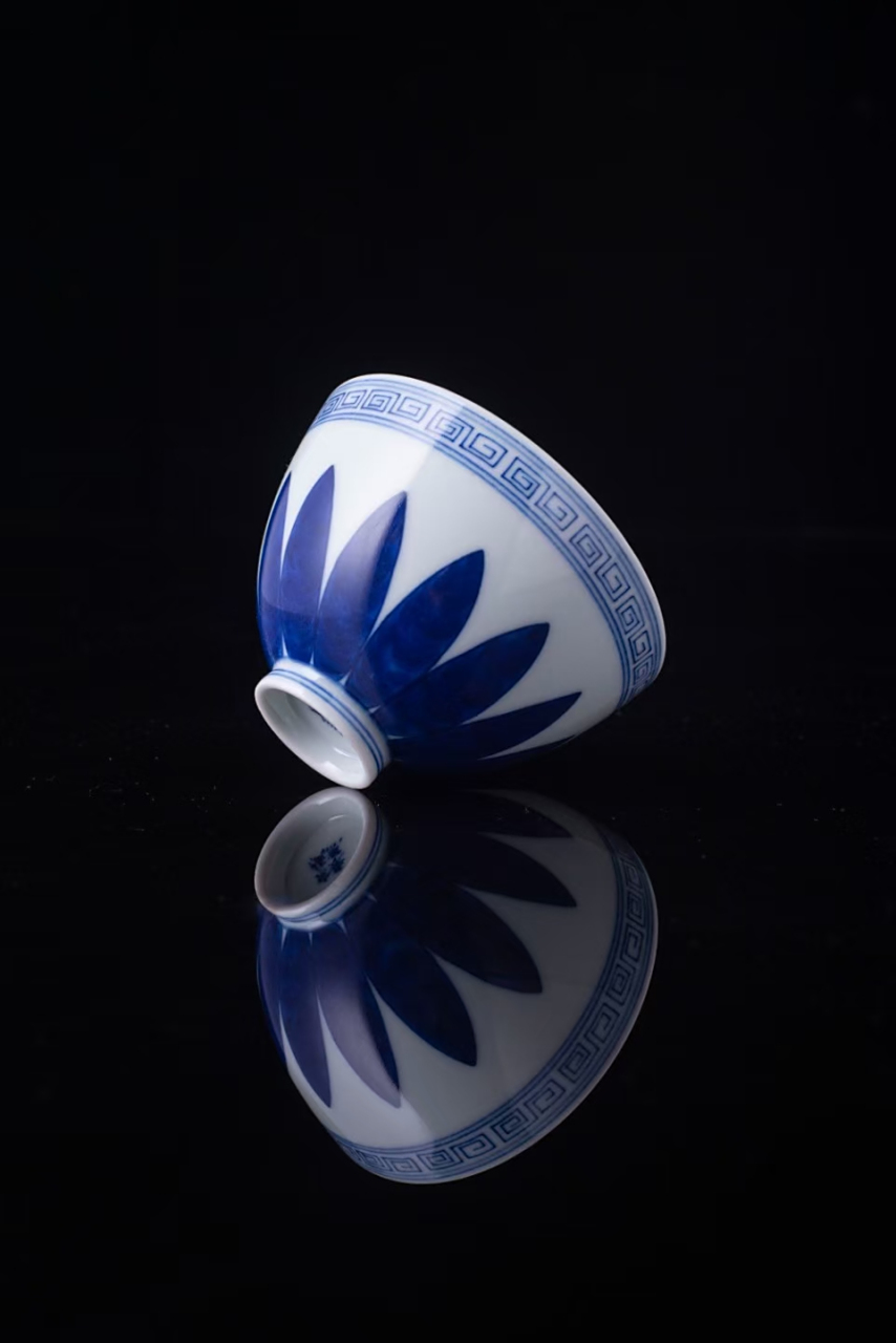 经典款原矿釉手绘青花内满工宝相纹明代永乐鸡心杯景德镇古法手作陶瓷