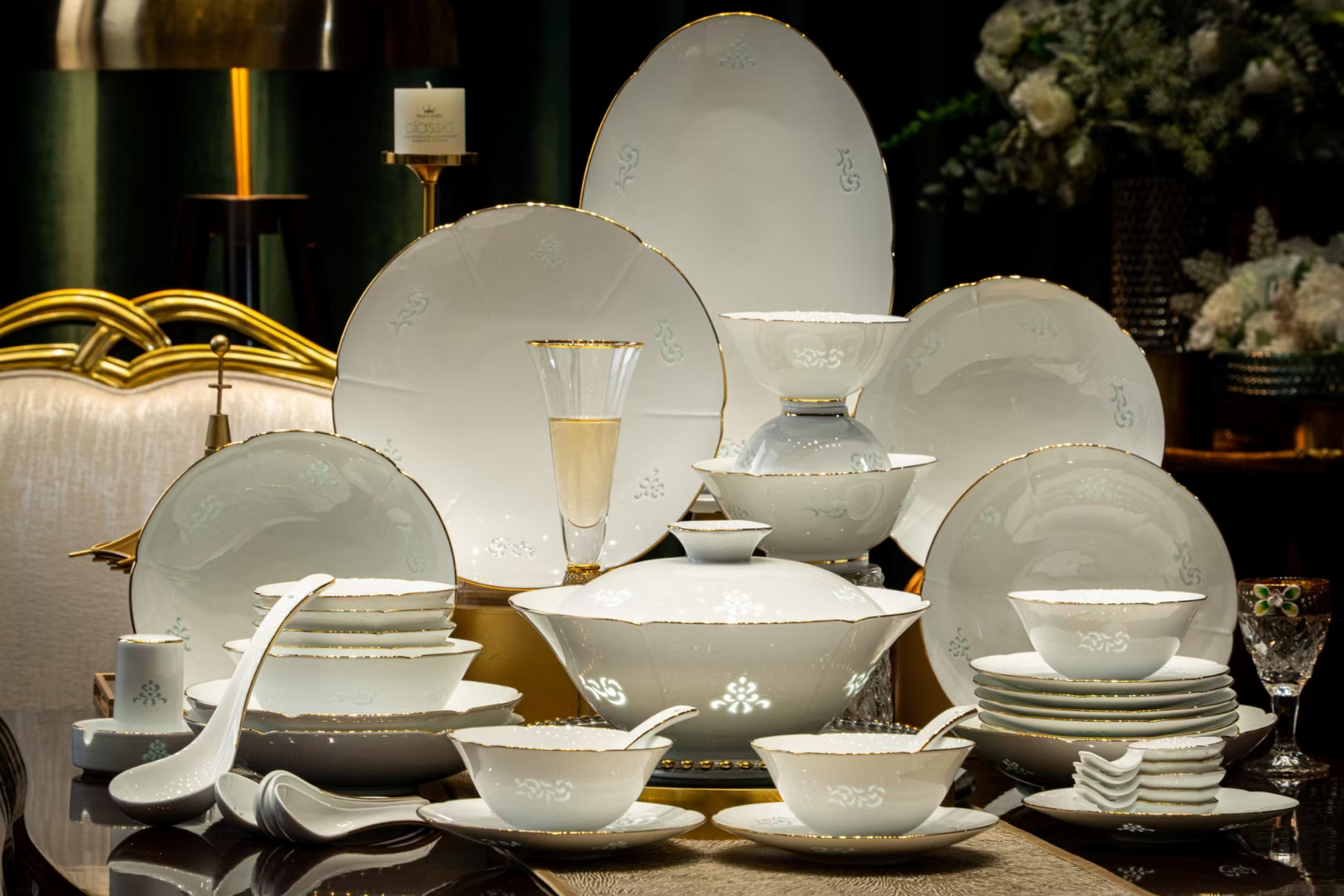 景德镇名瓷玲珑陶瓷餐具碗盘碗碟家用套装中国风高档纯白手工镶金异型