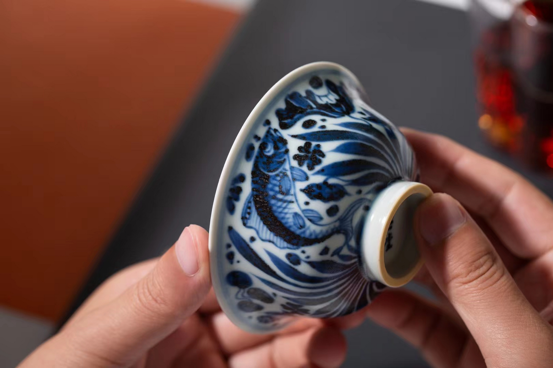 手绘元青花鱼藻纹压手杯品茗杯功夫茶具单杯陶瓷茶杯主人杯单杯景德镇