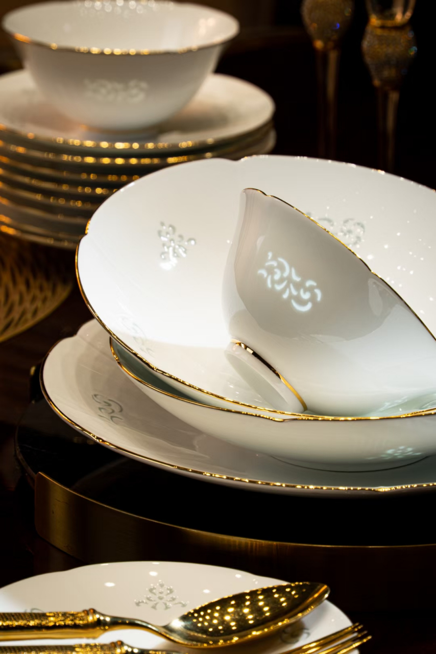 景德镇名瓷玲珑陶瓷餐具碗盘碗碟家用套装中国风高档纯白手工镶金异型