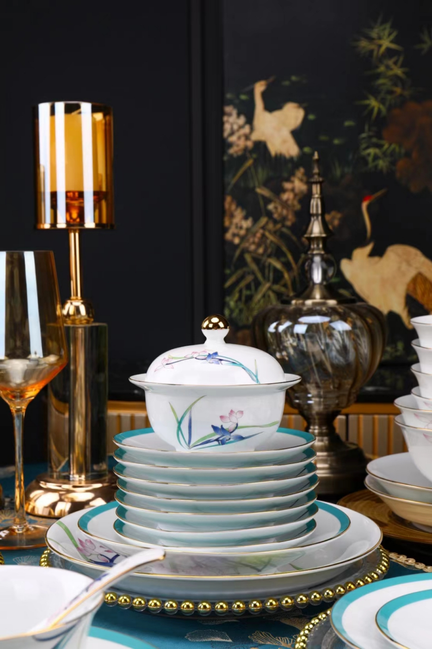 高岭土白瓷新款兰花碗碟套装家用轻奢高温餐具景德镇碗盘筷陶瓷器具