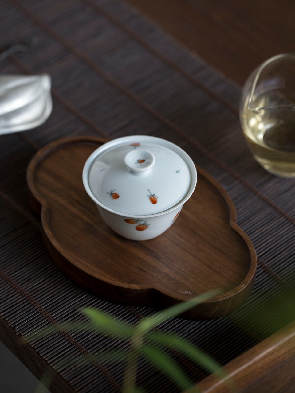 新彩手绘草莓两才小盖碗清新典雅仿古胎釉陶瓷盖碗岩茶专用泡茶器具