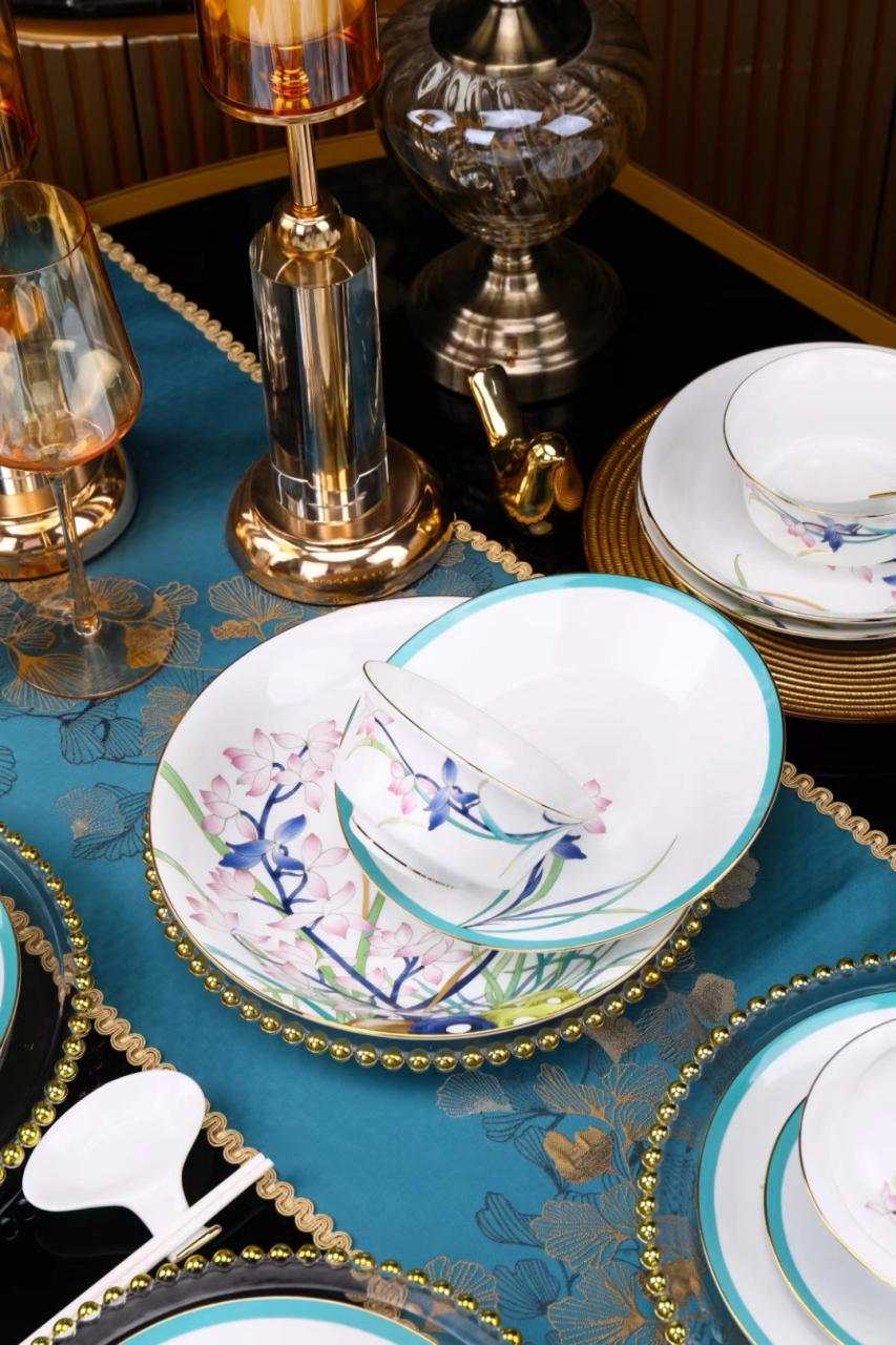 高岭土白瓷新款兰花碗碟套装家用轻奢高温餐具景德镇碗盘筷陶瓷器具