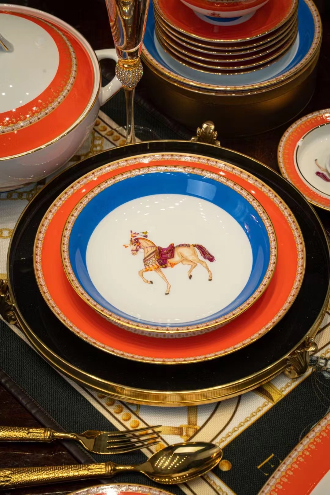 景德镇高档陶瓷白瓷餐具爱马仕欧式风汤碗碟套装家用组合乔迁轻奢宫廷