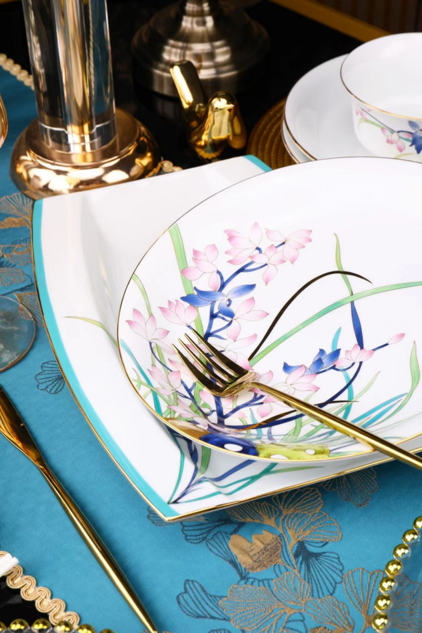 高岭土白瓷新款兰花碗碟套装家用轻奢高温餐具景德镇碗盘筷陶瓷器具