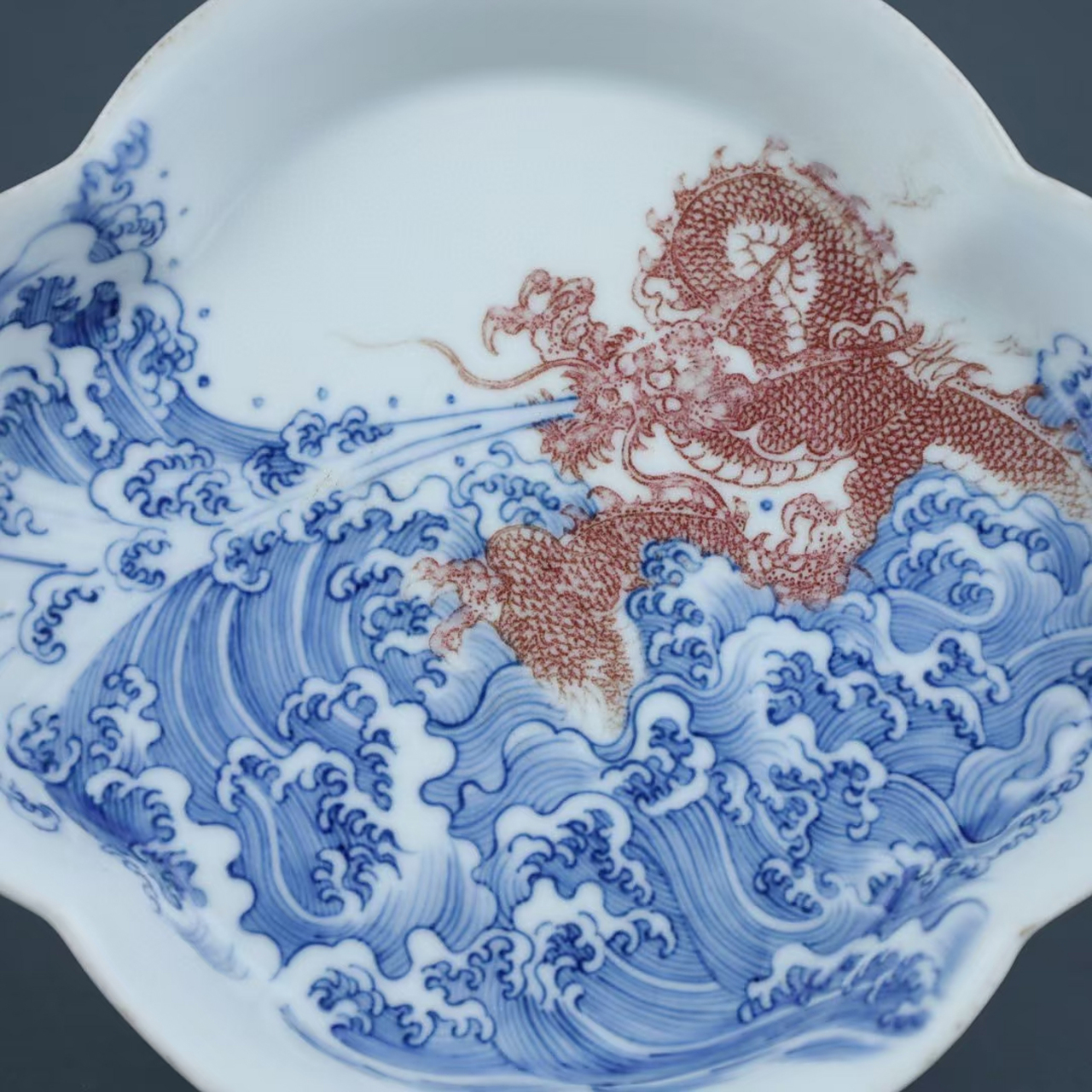 清雍正精工仿古陶瓷青花釉里红海水龙纹花边笔洗龙吸水高端手作珍藏