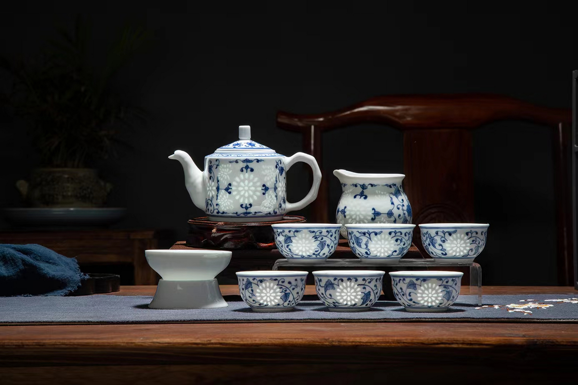 景德镇陶瓷手绘蝴蝶兰青花玲珑中式功夫茶具套装家用泡茶壶品茗杯特产