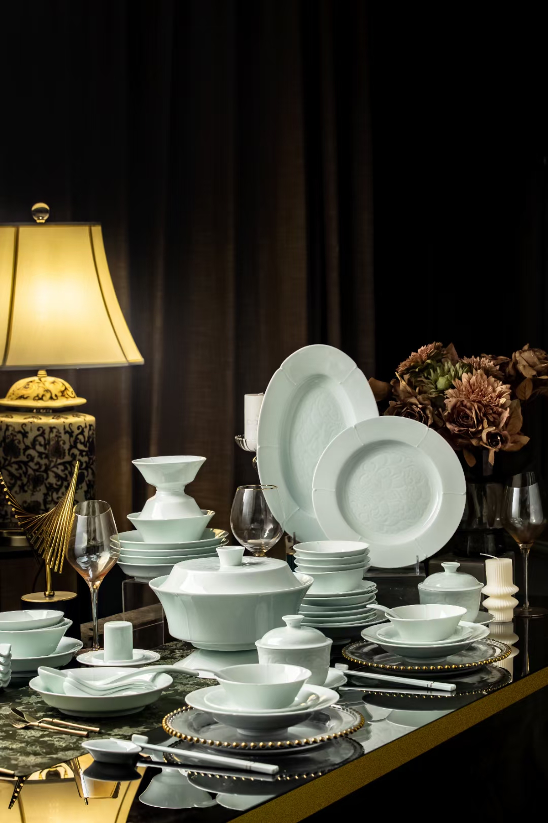 这景德镇的颜色釉陶瓷餐具,简直是餐桌上的颜值担当!