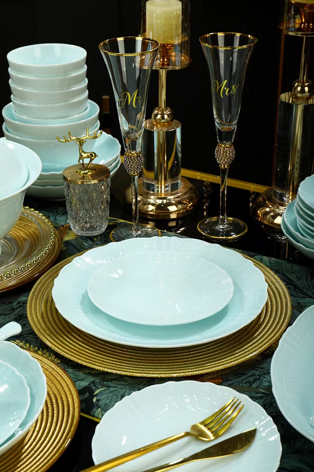 这套高温青釉玉泥釉下彩白瓷碗盘,简直是餐桌上的艺术品!