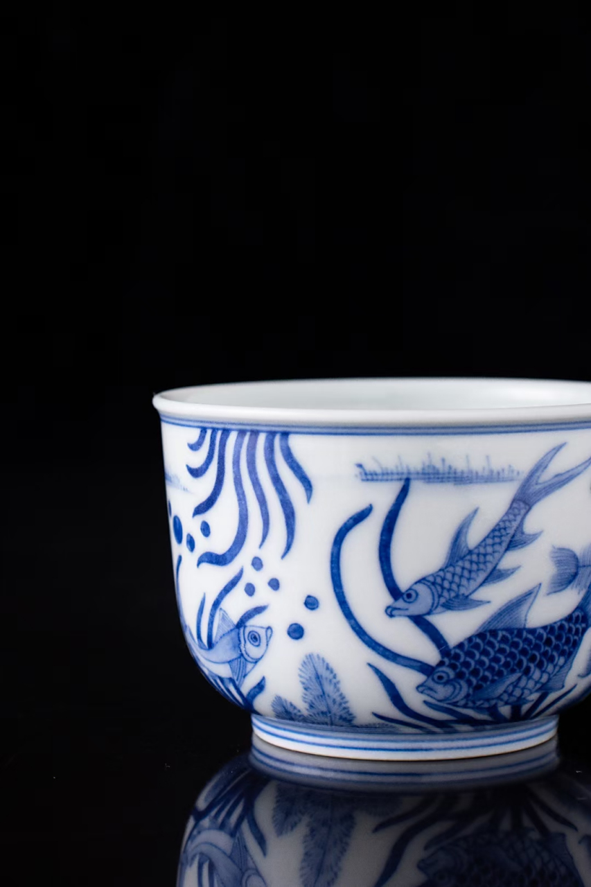 工笔手绘青花鱼藻纹经典花面鱼乐图功夫茶品茗主人杯柴窑珍藏款景德手
