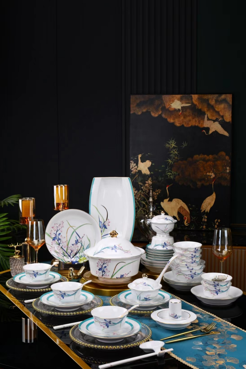 高岭土白瓷新款兰花碗碟套装家用轻奢高温餐具景德镇碗盘筷陶瓷器具