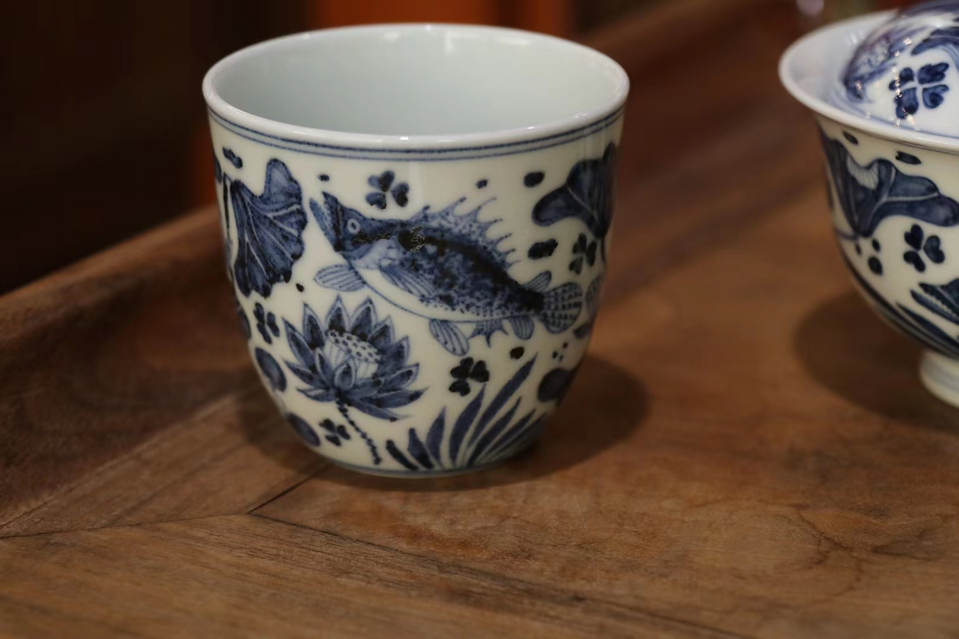 今天有幸品味元青花鱼藻纹盖碗,古韵犹存,仿佛穿越回那个时代,感受到