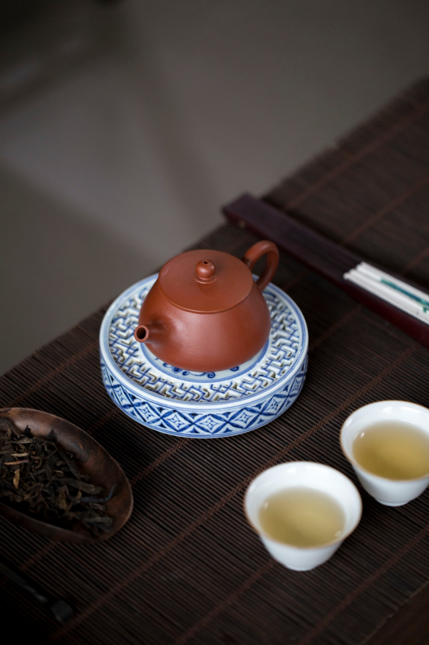 精工仿古大明宣德青花手绘缠枝镂空雕刻双层圆形小壶承陶瓷湿泡台多