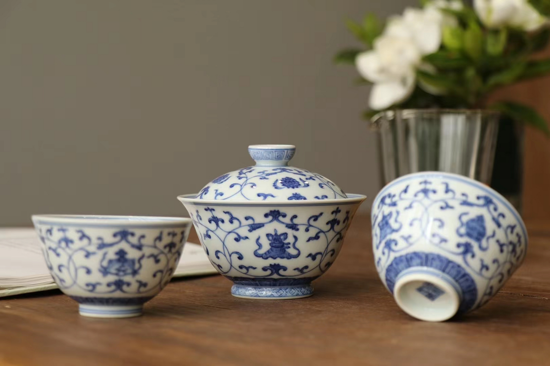 明代青花手绘缠枝点工八宝如意纹高档陶瓷茶具套组两才泡茶盖碗主人