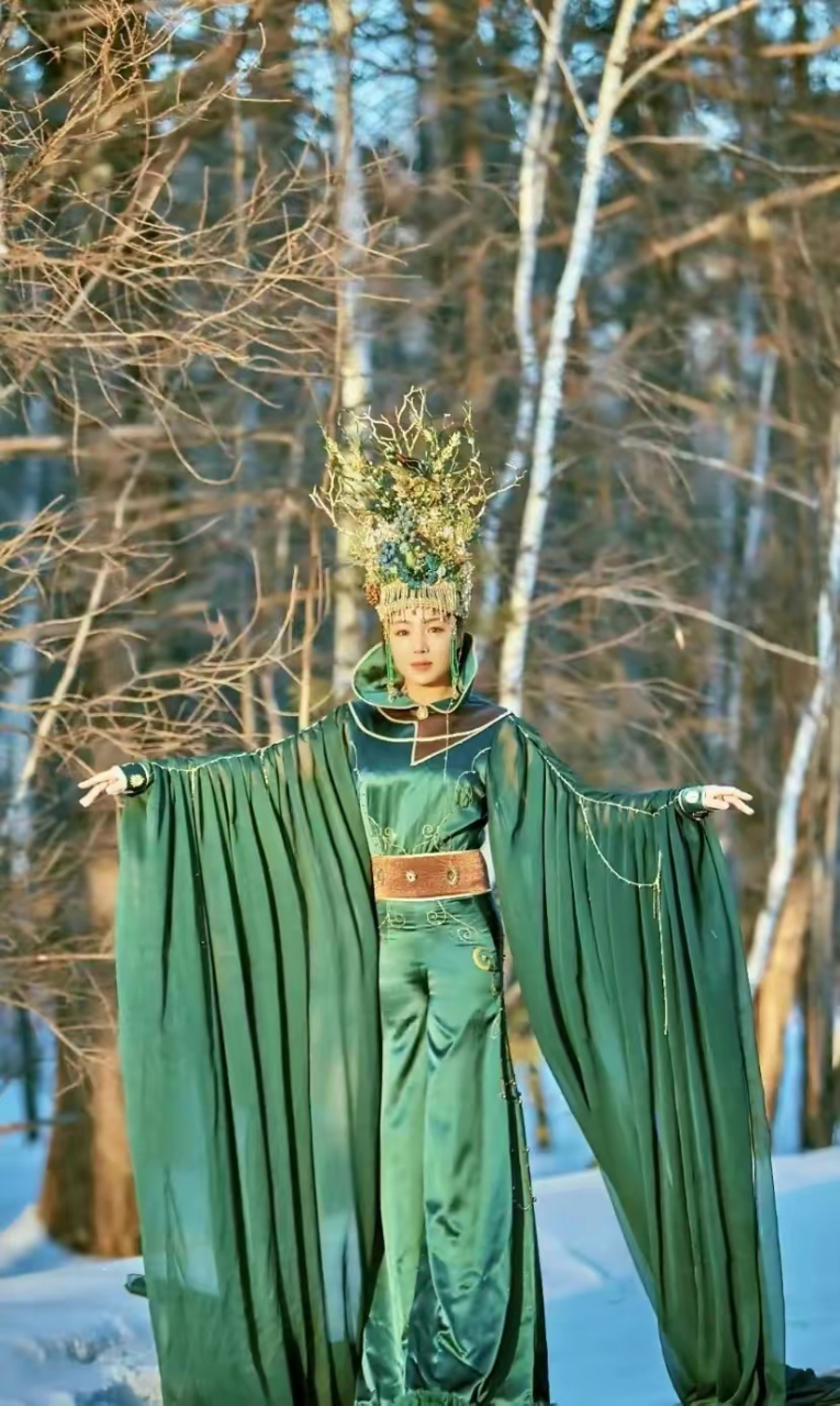 鄂伦春族服饰,白鹿仙子和森林女王,确实漂亮!