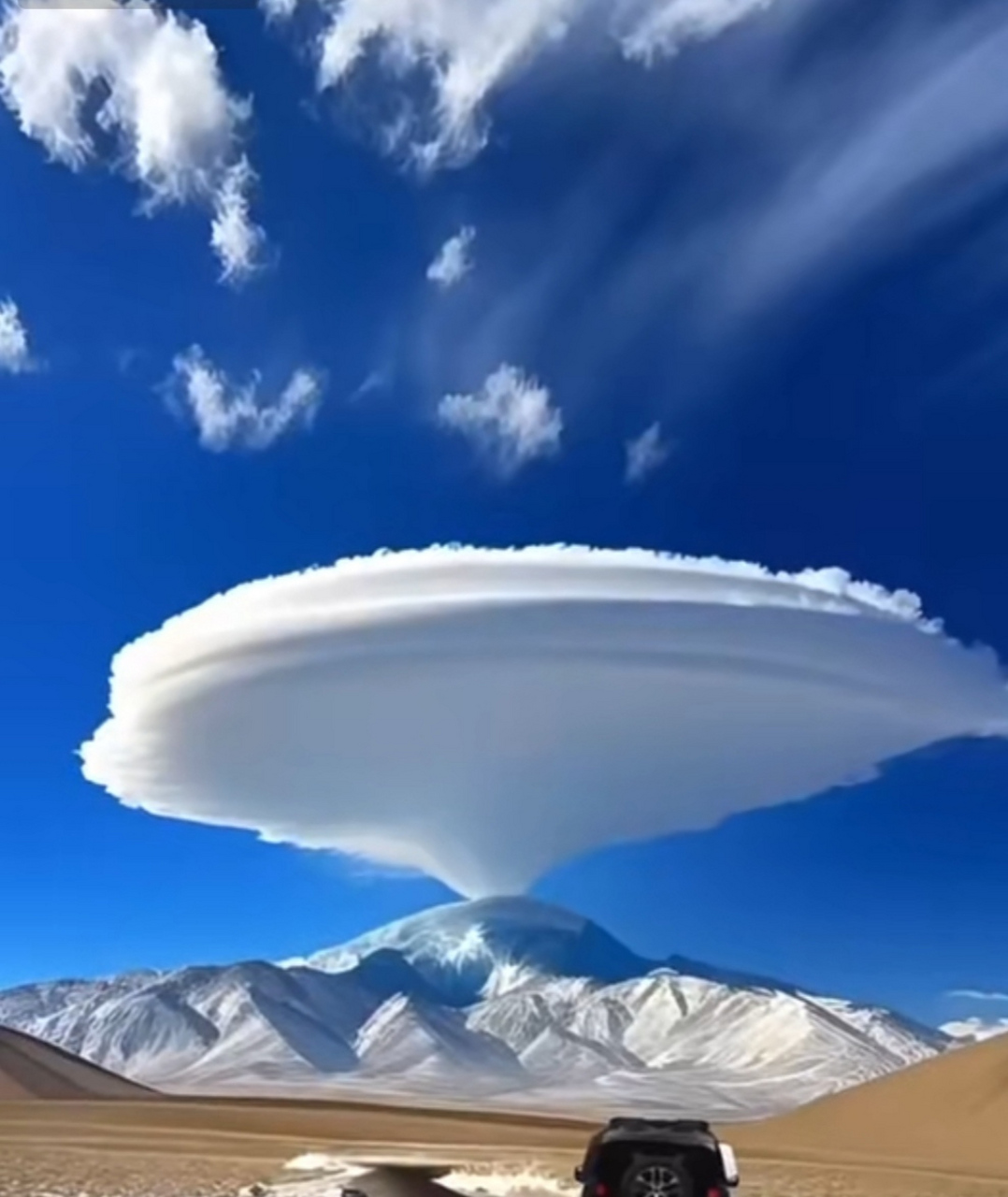 这种云彩形状好特别啊!有种站在云朵上就能起飞的感觉.