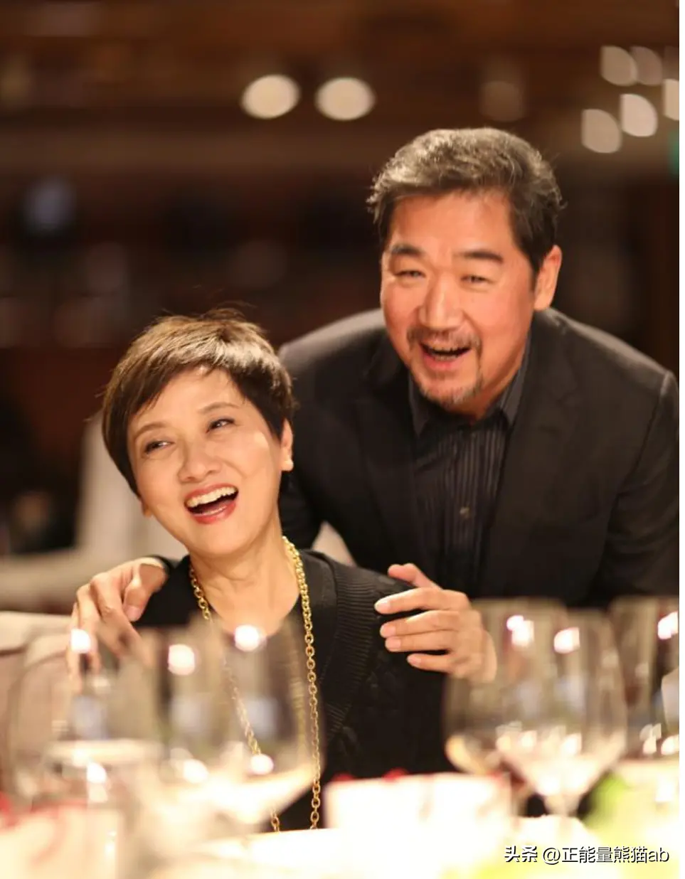 当年,在邓婕icon的劝说下,张国立在北京奥森公园买了一个1000平方米的