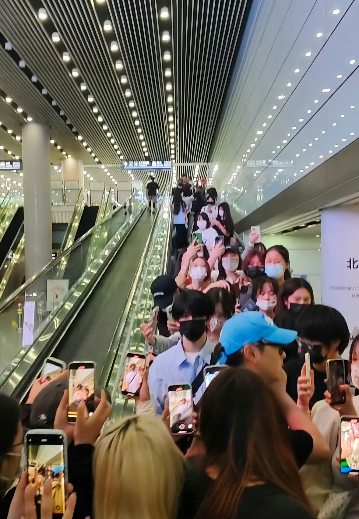 在时代峰峻主唱一般都比较受欢迎#邓佳鑫# #tf家族# #tf家族三代