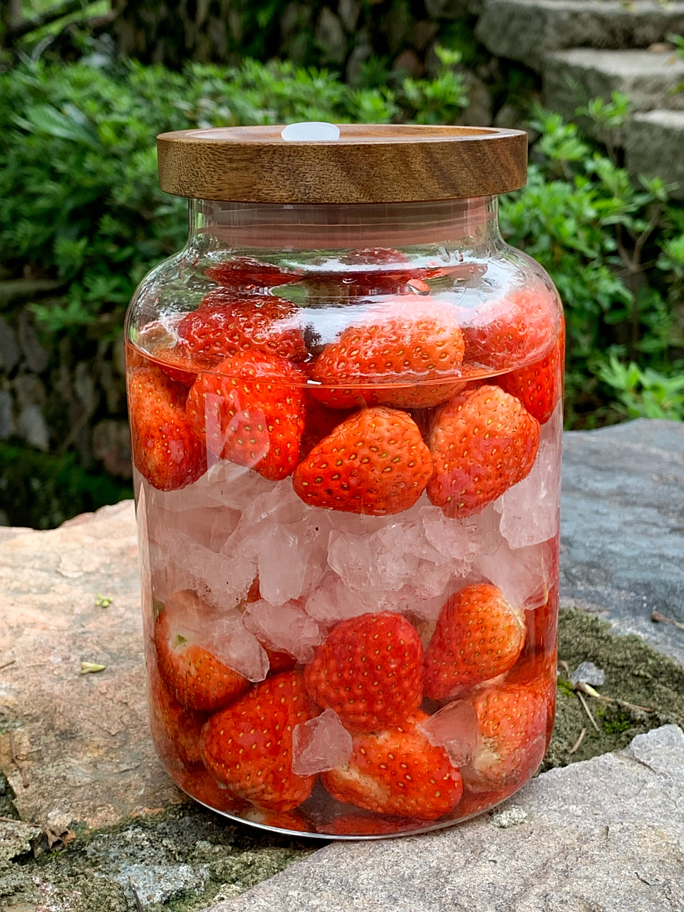 03食材:草莓500克,粮食酒500毫升,冰糖100克.