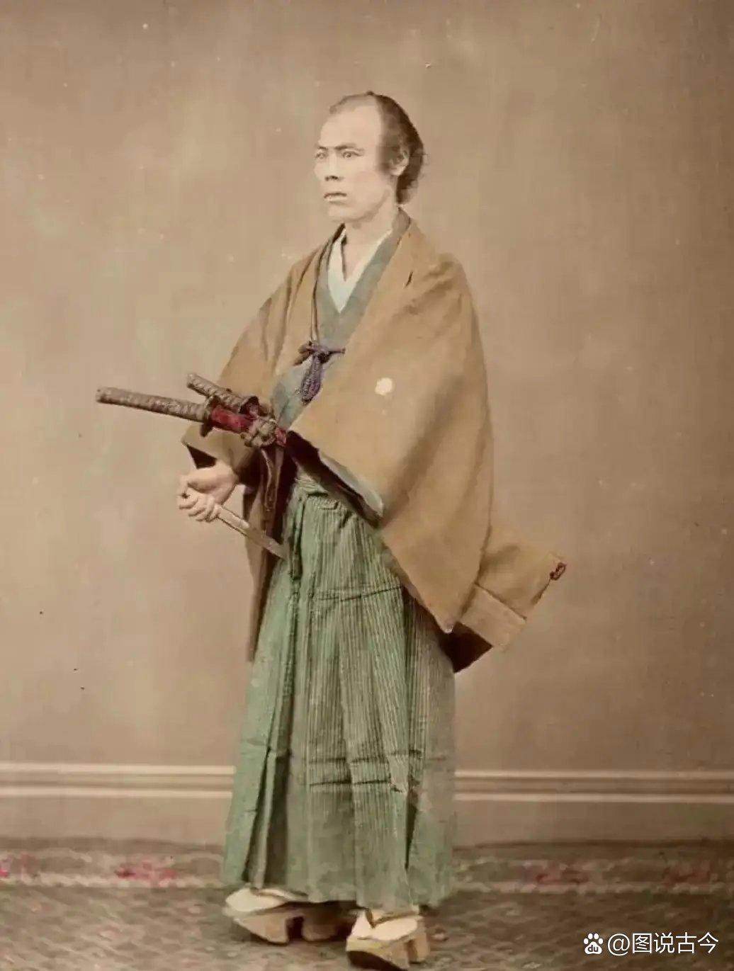 日本人把杀人,抢劫,强盗称为武士,战败而逃亡,流浪的武士则为浪人