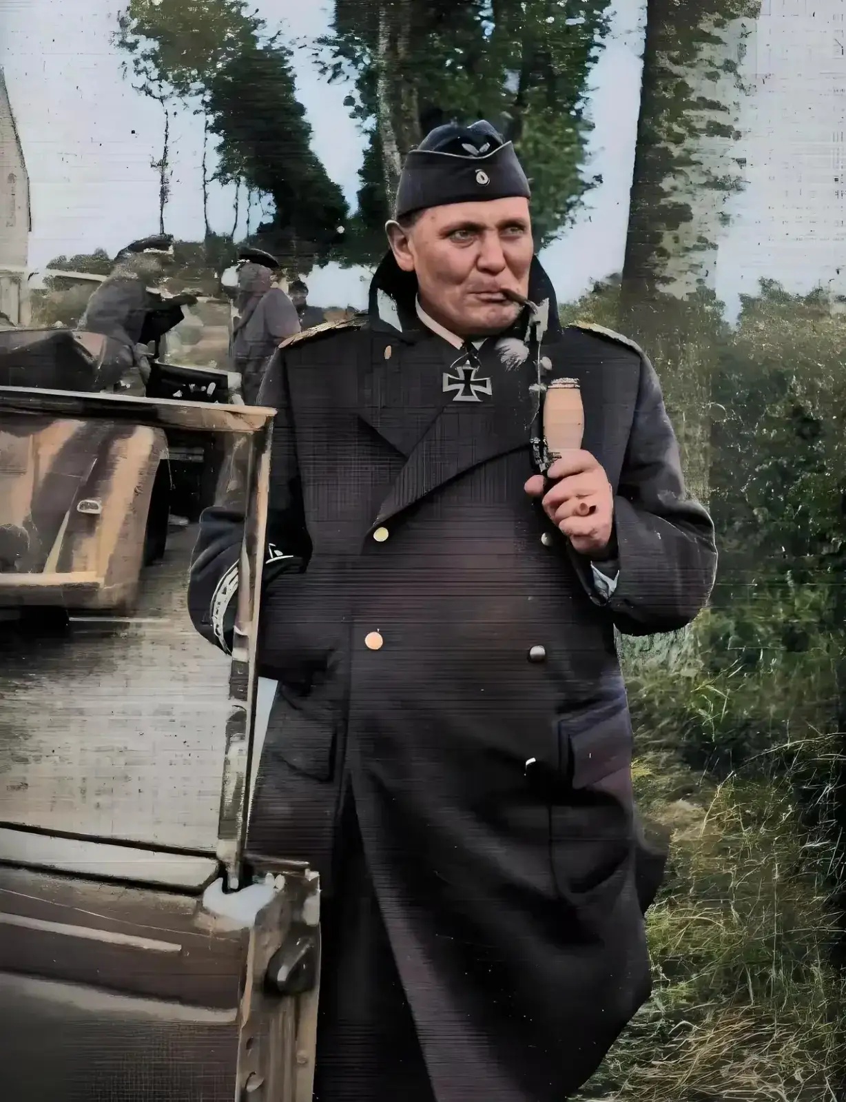 这张照片拍摄于1943年10月,德国纳粹空军总司令赫尔曼.