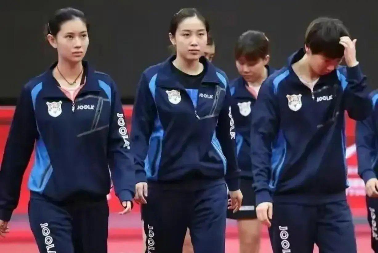 三人当中,你认为谁最漂亮?谁的球技