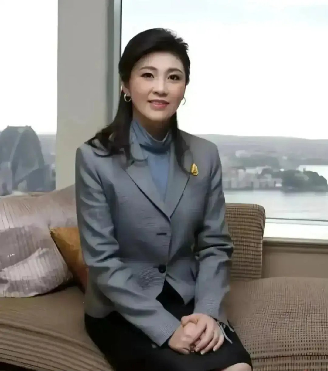 英拉任泰国总理期间,让世界了解了泰国; 英拉在世界政要行列中是秀外